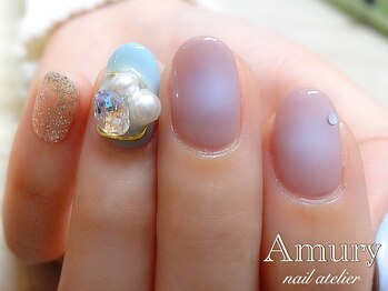 アミュリー ネイル アトリエ(Amury nail atelier)/ホワイトチーク&ビジューNAIL♪
