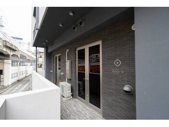 メリーダブリュー(Merry W)/階段を上がり202へ…