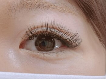 リリィ(Lily)の写真/ボリュームラッシュでアイライン効果もUP！細い毛束でまつ毛の負担を最小限に抑え、印象的な目元に♪