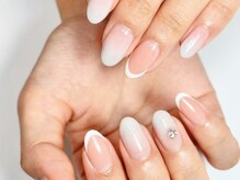 爪の形に合わせ、一番綺麗に見える幅とカーブで仕上げるフレンチ