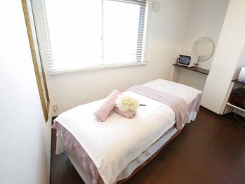 サロン ド ビオラ(Salon de BIORA)の写真/【ほうれい線やシワ、たるみにお悩みの方へ◎】エイジングケアでお肌を引き締め透明感ある若々しい印象に!!
