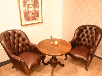 エピモ 池袋店(EPiMO)/ウェイティングスペース