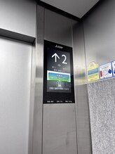 ティエ(tie)/エレベーターで2階へ♪