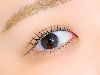 フォルミー(forume)の写真/ノーグルー施術で負担を抑えたまつげパーマ☆トリートメントケアでハリ・コシのある美まつげに♪