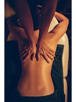 ラティメリア(Latimeria)/肩背中凝りに背中トリートメント