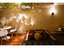 ミドラボ 恵比寿の雰囲気（天井のグリーンで森林浴気分。外の世界を忘れる完全癒し空間♪）