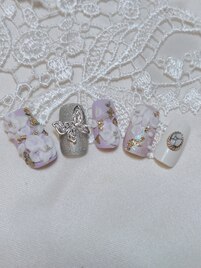 成人式に豪華なネイルアート