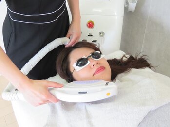 プレジール 大野城店(plaisir)の写真/面倒な自己処理はプロにお任せ!お顔の細かな産毛を処理することでワントーンUP!ツルスベ美肌で化粧ノリも◎