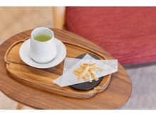 和nigi -ににぎ- ≪黄土よもぎ蒸し＆ドライヘッドスパ≫の雰囲気（＊こだわりの日本茶とお菓子をご用意。お楽しみください＊）