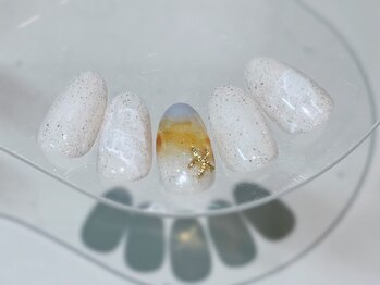 サロンイーエフ 名駅店(salon EF)の写真/ラグジュアリー感漂う店内で洗練された指先に【ワンカラー，ラメグラ¥3980/定額コース¥5480～】
