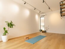 リボーン アオヤマ(Re-born aoyama)の雰囲気（少人数制ヨガ/運動が初めての方、お身体の硬い方も大歓迎◎）