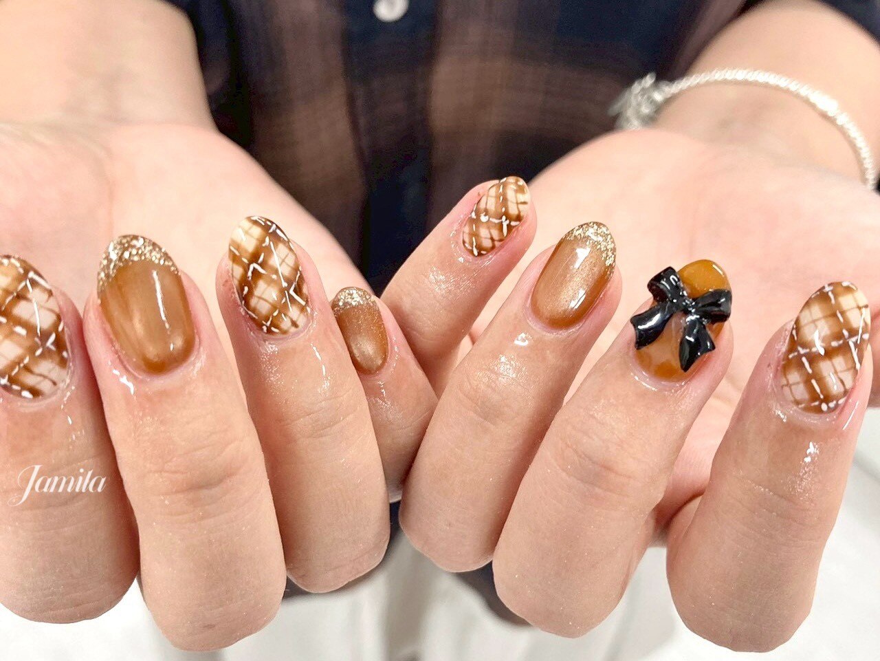 2026年冬トレンド】キャラメルブラウン ハンドのネイルデザイン集