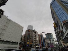 上野中央通り接骨院/夕方の当院の外観