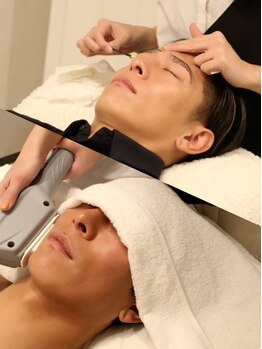 サロンド アヤメン(SALON DE AYAMEN)の写真/【眉毛WAX&ヒゲ脱毛のセットが断然お得！】施術歴2万人以上◎清潔感と時短を両立！美肌効果も★