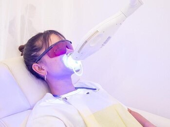 ホワイトニングショップ 芦屋店の写真/【美白コース 20分×2回 ¥8,800】今だけ1日5名様限定で ¥3,300♪20時まで営業中！忙しい方にオススメです◎