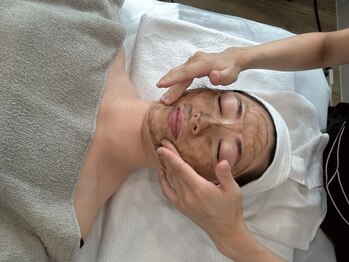 ぺルラ 島田駅前店(Perla)の写真/【何をしても毛穴が気になるあなたへ】黒ずみ・開き・ざらつき…繰り返す毛穴悩みはお肌の土台が原因かも。