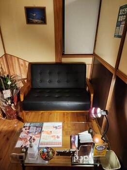 手もみ家 ゆるり本店/待合席