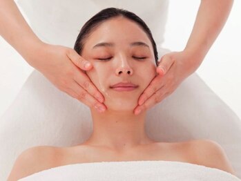 ソシエ エステティック 近鉄橿原店(SOCIE esthetic)の写真/ベタつく夏こそ保湿が大事！保湿&毛穴Wクレンジングですっきり引き締め◎肌分析付♪