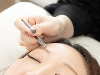 オクタゴン(octagon)/眉スタイリング施術風景