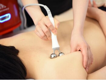 リフレ21(Refre21)の写真/肩甲骨くっきり!ハミ肉撃退【上半身集中♪筋膜痩身マシン体験★60分¥4950】ブライダルにも◎スッキリ背中へ