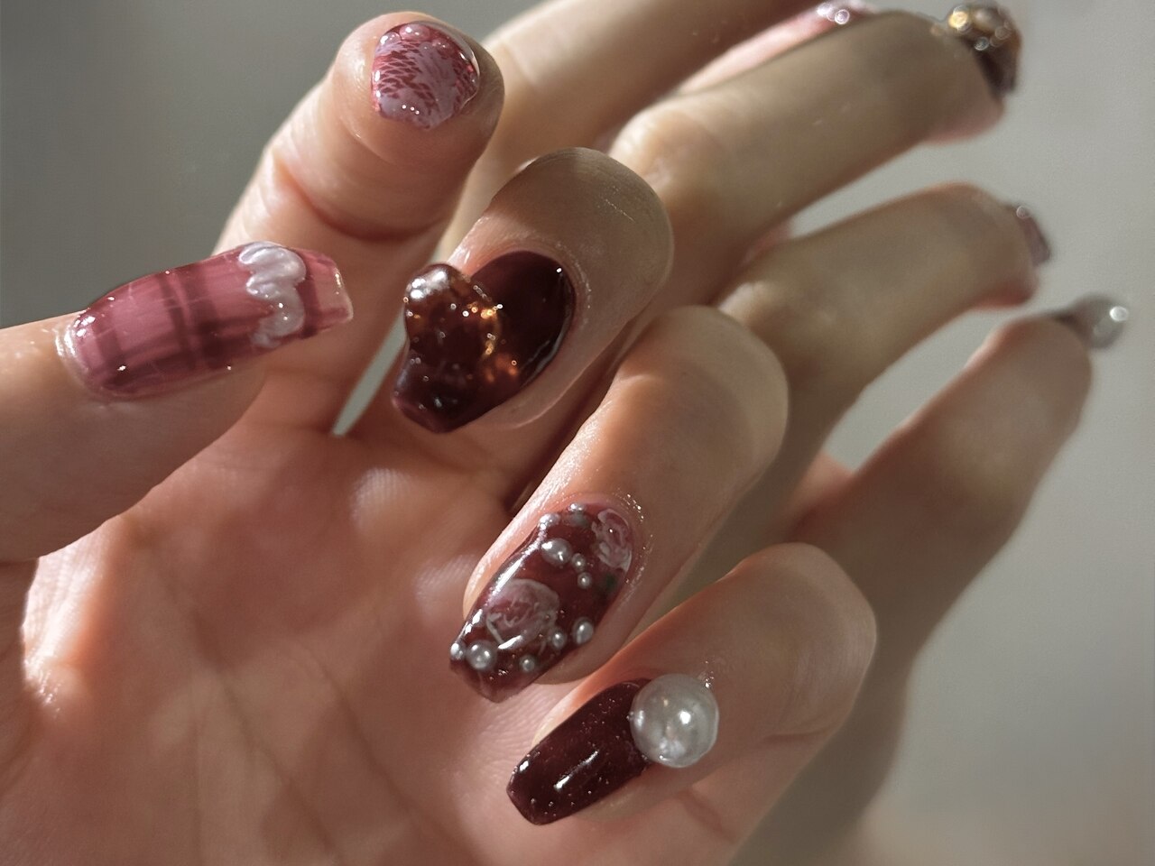 2025年-2026年冬トレンド】個性派ネイルのネイルデザイン集｜人気順