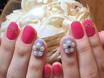 ネイルズ ララ(nails Lala)/パールフラワー。