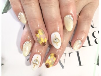 クロエ(chloe)/ひまわりネイル