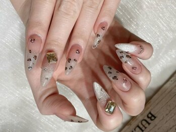 ラベンダービューティー(Lavender Beauty)の写真/【最旬ネイルに♪】500色以上のカラーを取り揃え、理想の色合いに◎指先を美しく魅せる美フォルム仕上げ★