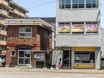 まるやままろん/外観！西25丁目通りの交番横