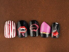 ちょいハード！リップネイル