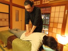 林整体療術院の雰囲気（肩こりや腰痛はもちろん、心身のお疲れも、丁寧に緩めほぐします）