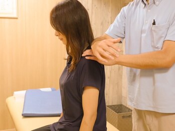 平沼橋駅前ちむぐくる整骨院/辛い肩関節の痛みに【肩痛施術】