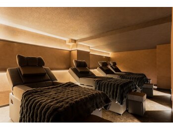 セレスティークスパ 心斎橋店(Celestique Spa)の写真/【完全個室のVIPルームあり】お二人で贅沢なお時間をお過ごしください◎ドリンクサービスも種類多数！