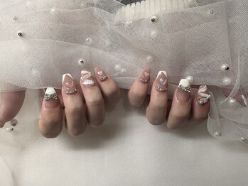ネイル スパ ココプラス(Nail spa Cocoplus)/白のリボンアートワンホンネイル