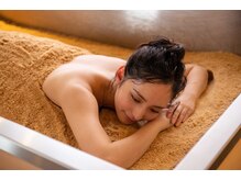 ニフ 中野(nifu)/うつ伏せ浴で下腹部を温めます