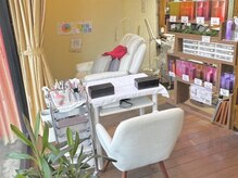 ジュジュル 稲毛本店(jujur)の雰囲気(店内はリラックスバリ風な雰囲気美容室と併設サロン同時施術可能)