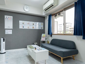 アイケアラボ 奈良新大宮店(アイケアLaBo)/待合＆カウンセリングルーム