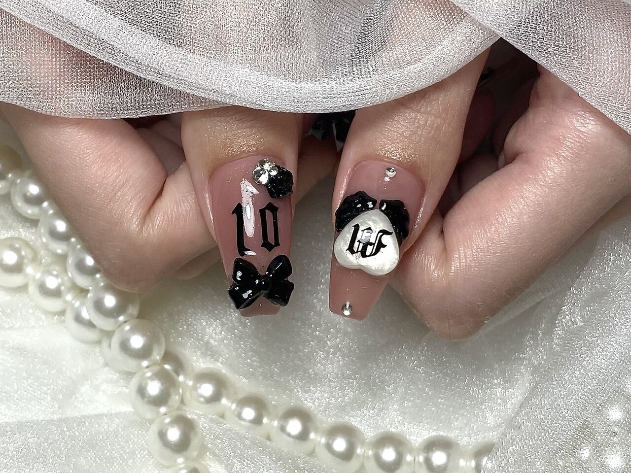 ♡イニシャル ハートとフレンチネイル♡ ネイルチップ ハンドメイド