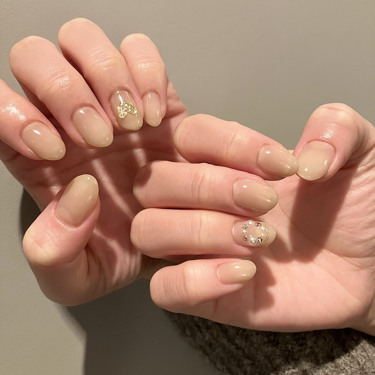 2026年冬トレンド】カラーグラデーション ハンド ショートのネイル