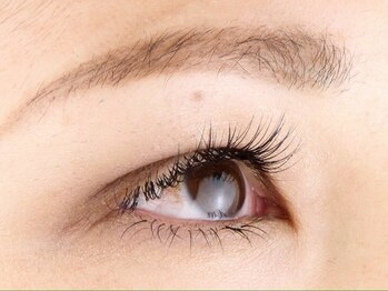 ミル リュクス(Mille)の写真/自分のベストを見つけられるリラックス空間で癒しと理想の美をご提供♪高技術で上品な目元を演出します！