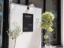 ディアリリー(Dia Rily)の雰囲気（目印の看板！駅から手前がストレッチ、ヘア、奥がネイル/浦和）