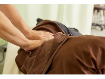 リファイン治療院の写真/【マッサージ30分3550円◆早朝割引なら30分3000円！】女性限定2000円お得になる70分5750円クーポンもあり♪