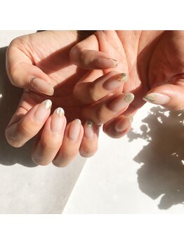 ネイルアンドアイラッシュ アヴィ(Nail and Eyelash A'vi)/ニュアンスネイル