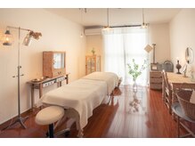 エイトオブワンズの雰囲気（アンティークに囲まれたプライベート空間でほっこりして下さい。）