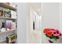 プラチナアース 守谷店(Platinum earth)/ピンクを基調にしたPOPな店内♪