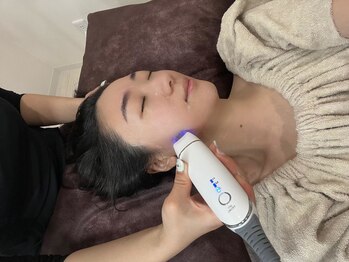 ホワイトベリー(White Berry)/EMSマッサージで筋肉を刺激！