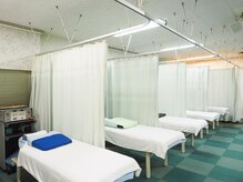原田針灸整骨院/半個室の部屋で施術します