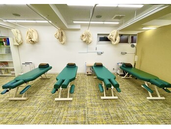 浦和みんなの鍼灸接骨院/広々とした店内♪