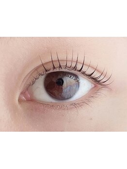 ナチュラル上品な目元にしたい