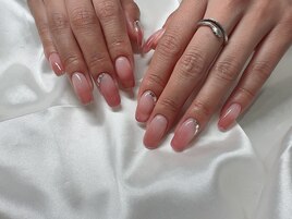 ピンクのグラデーションネイル
